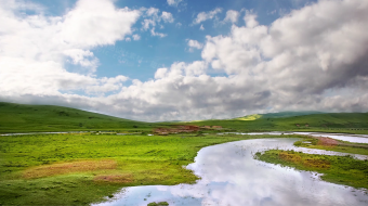 草原天空小溪风光后期视频背景素材-众图网