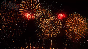 美丽烟花群天空爆炸绽放典礼视频素材-众图网