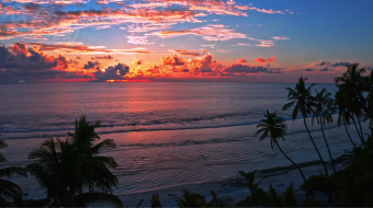 实拍日落海滩美丽火烧云风景视频素材-众图网