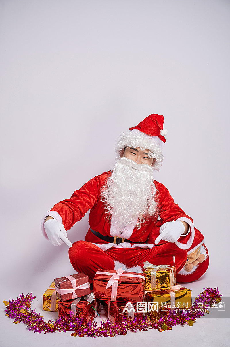 圣诞节圣诞老人坐姿展示礼物人物摄影图素材
