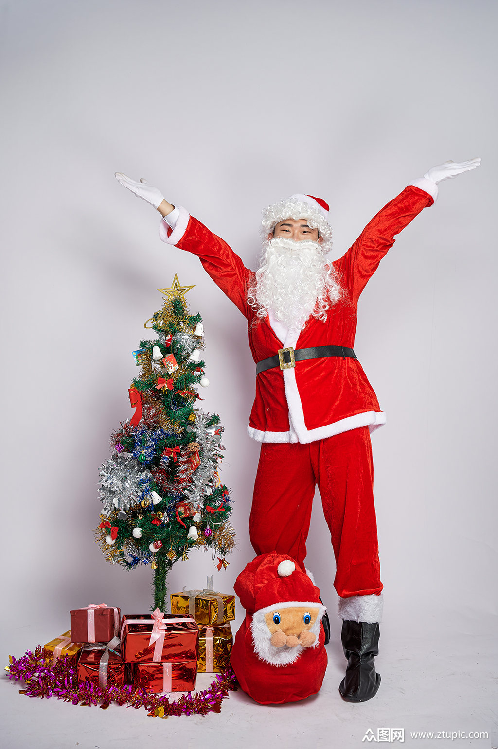圣诞节圣诞老人张开双手人物摄影图素材