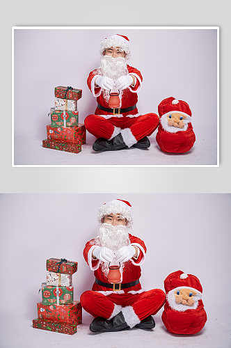 圣诞节圣诞老人拿小罐子人物摄影图