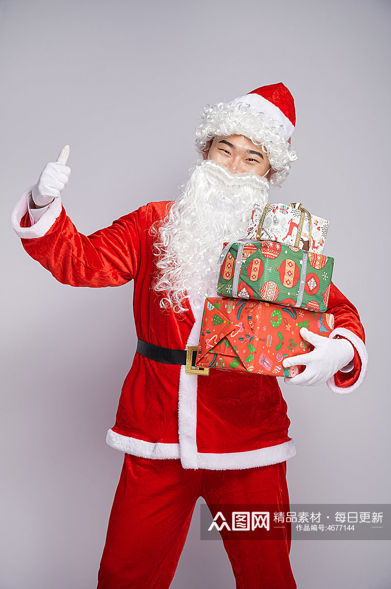 圣诞节圣诞老人站着手拿礼物盒人物摄影图素材