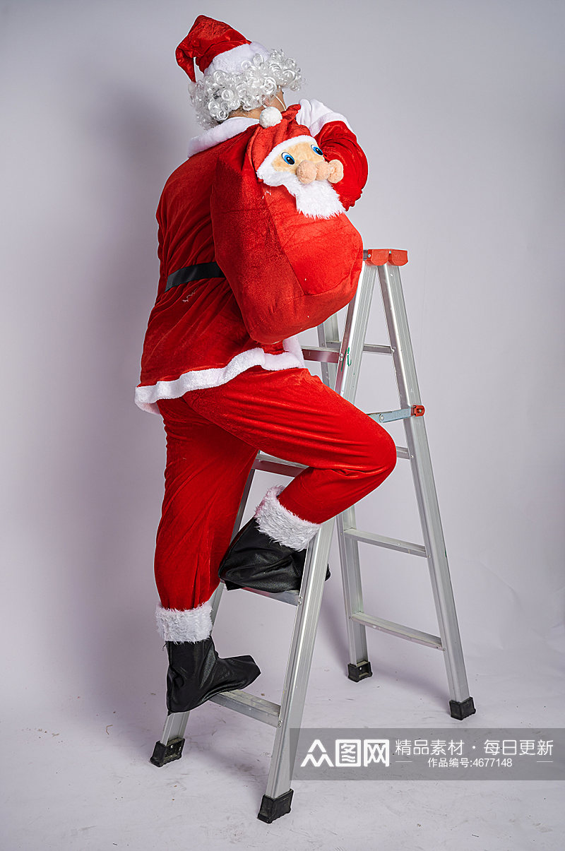 圣诞节圣诞老人爬梯子人物摄影图素材
