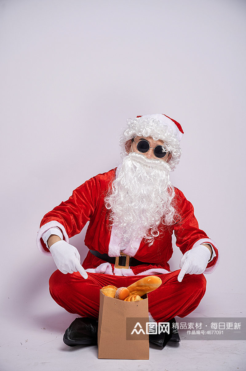 国潮圣诞老人坐着展示面包人物摄影图素材