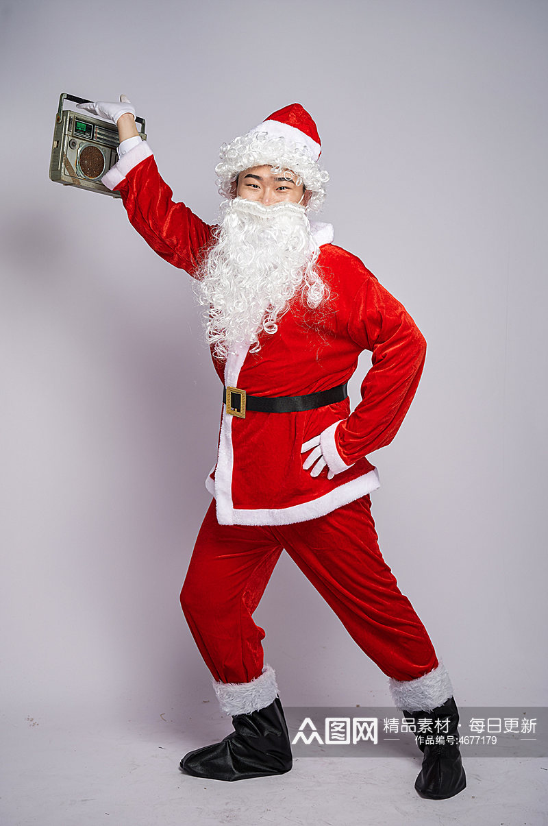 圣诞节圣诞老人站着手拿音箱人物摄影图素材