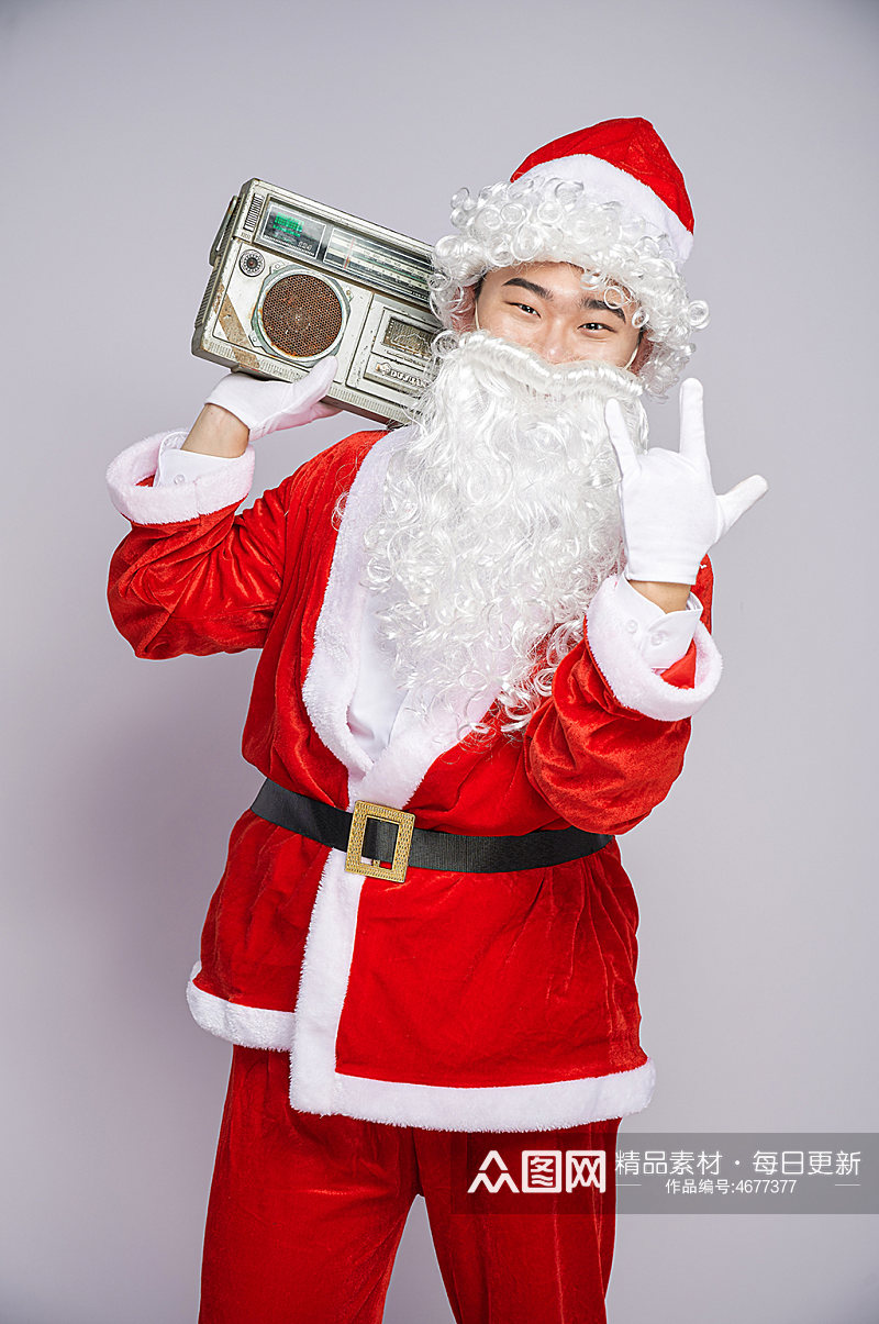 圣诞节圣诞老人肩扛音箱人物摄影图素材