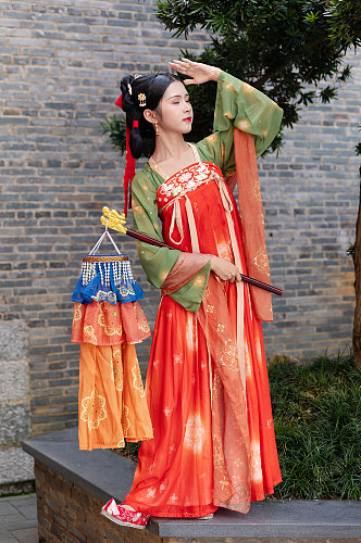 中国风古装汉服女性绛纱灯人物精修摄影图
