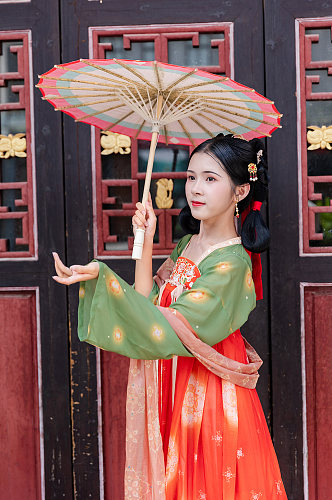 中国风唐制汉服女性油纸伞人物精修摄影图片