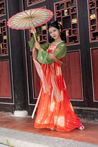 唐宫夜宴汉服女性油纸伞人物精修摄影图片