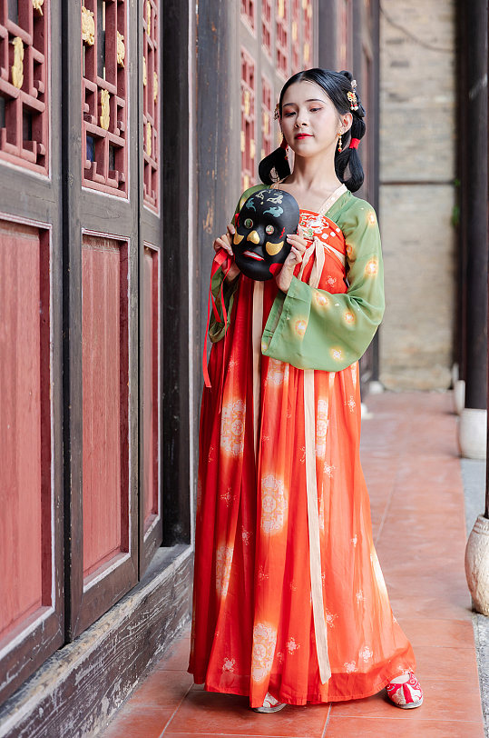 中国风古装汉服女性面具人物精修摄影图片