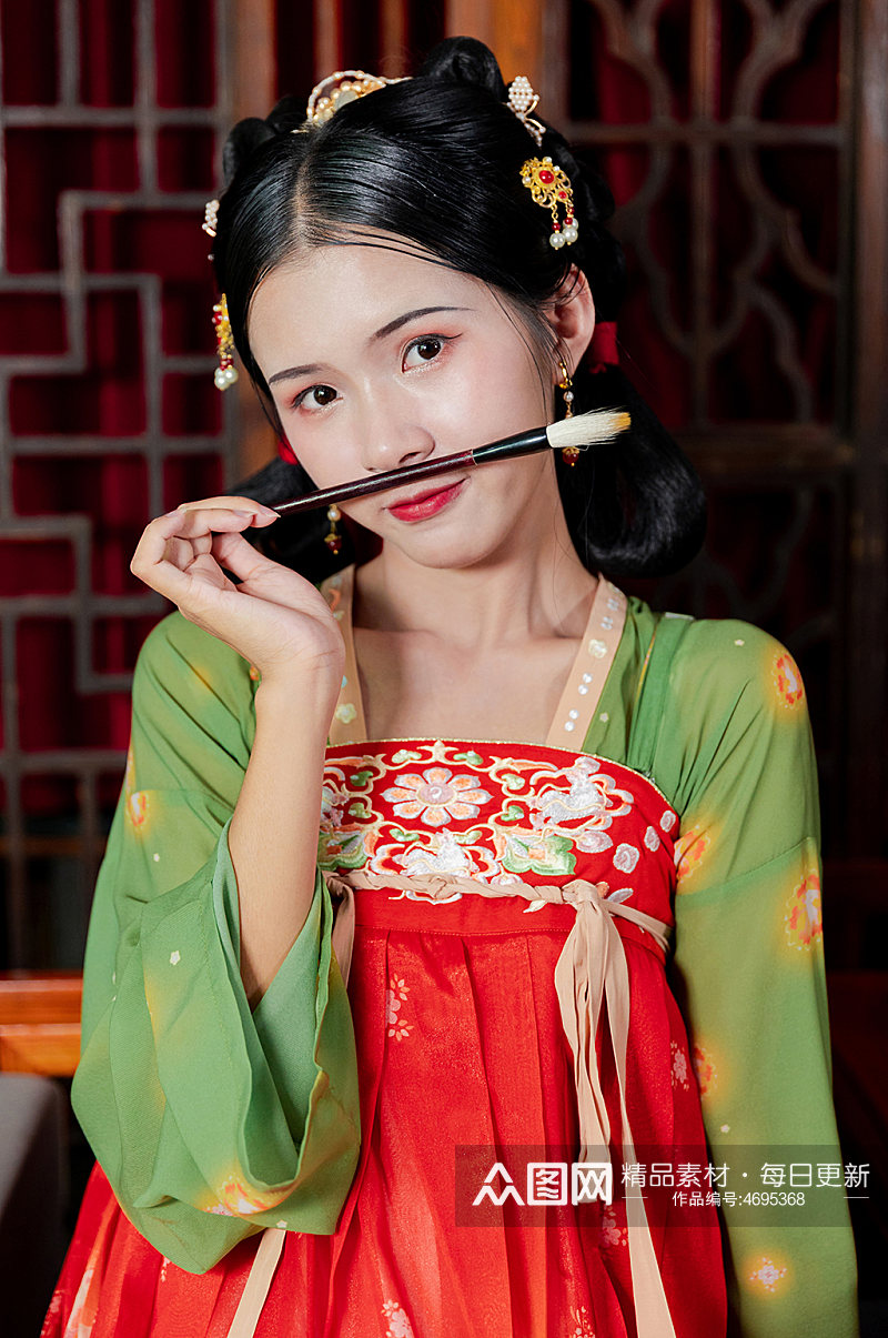 唐宫夜宴汉服女性手拿毛笔人物精修摄影图片素材