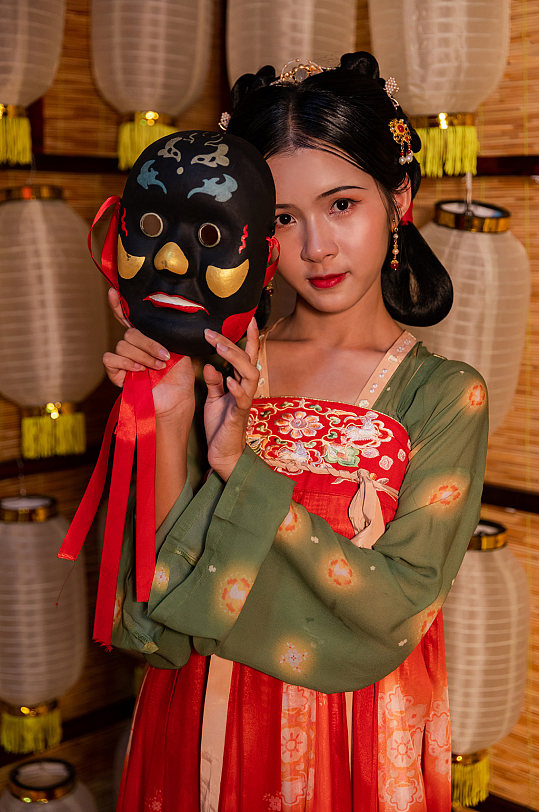 中国风唐制汉服女性面具人物精修摄影图