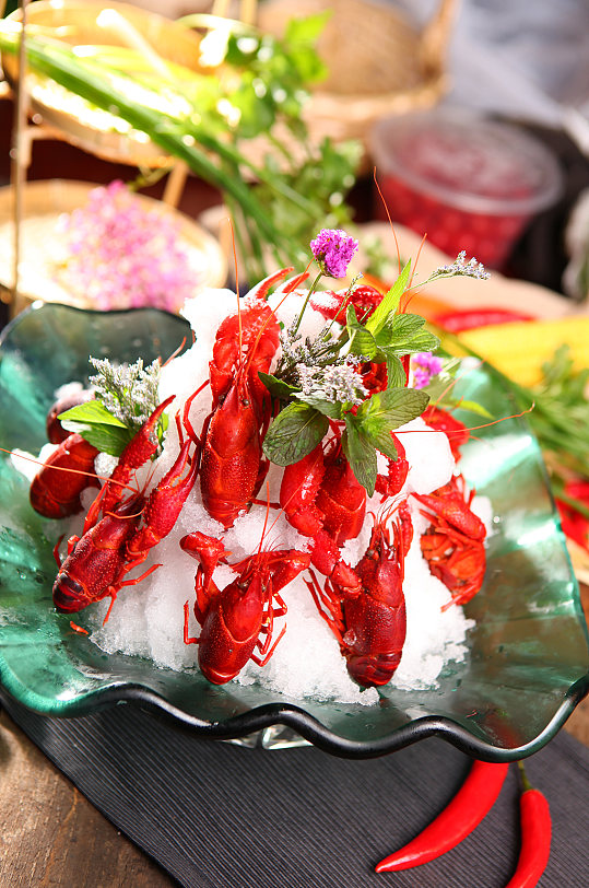 优质鲜美小龙虾海鲜火锅美食菜品摄影图