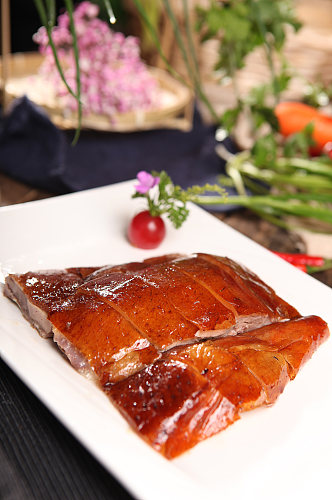 特色风味脆皮北京烤鸭肉美食菜品摄影图片