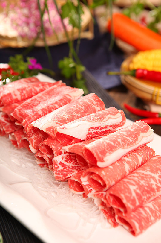 特色涮羔羊肉火锅美食菜品摄影图