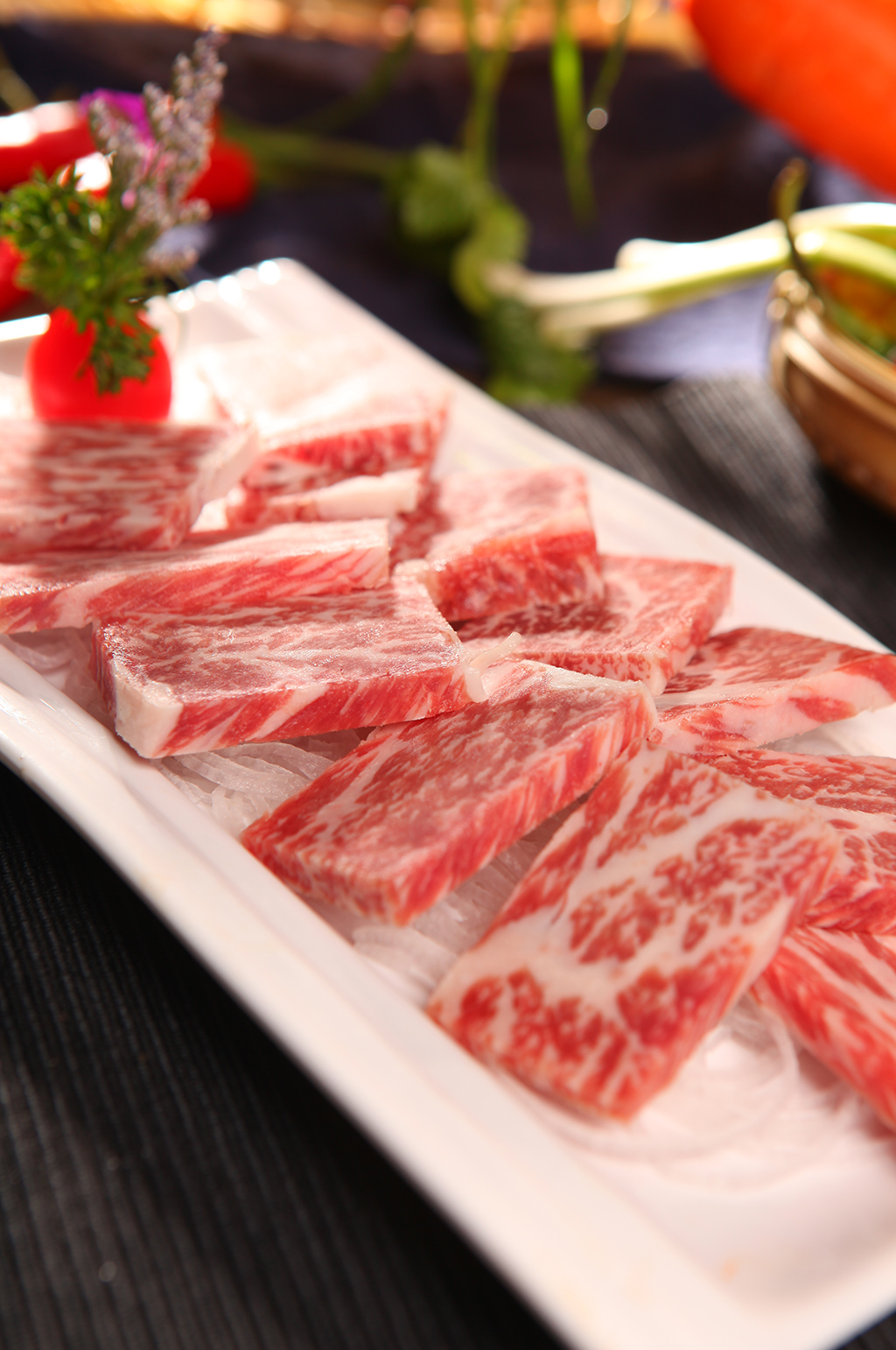 至尊雪龙和牛肉火锅美食菜品摄影图片素材