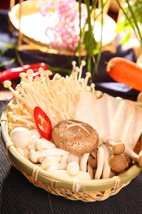 家常菜品菌菇拼盘火锅美食菜品摄影图