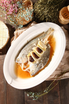 美味特色清蒸鱼美食菜品摄影图片