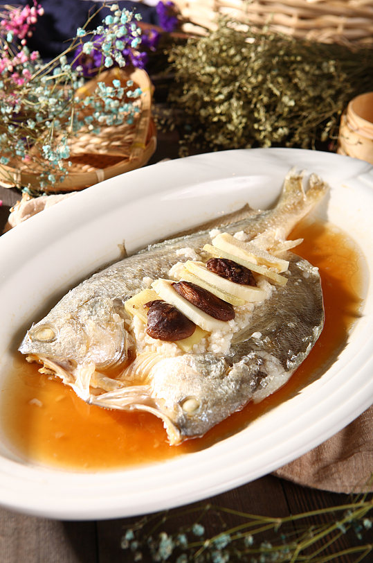 特色家常菜品清蒸鱼大鱼美食菜品摄影图片