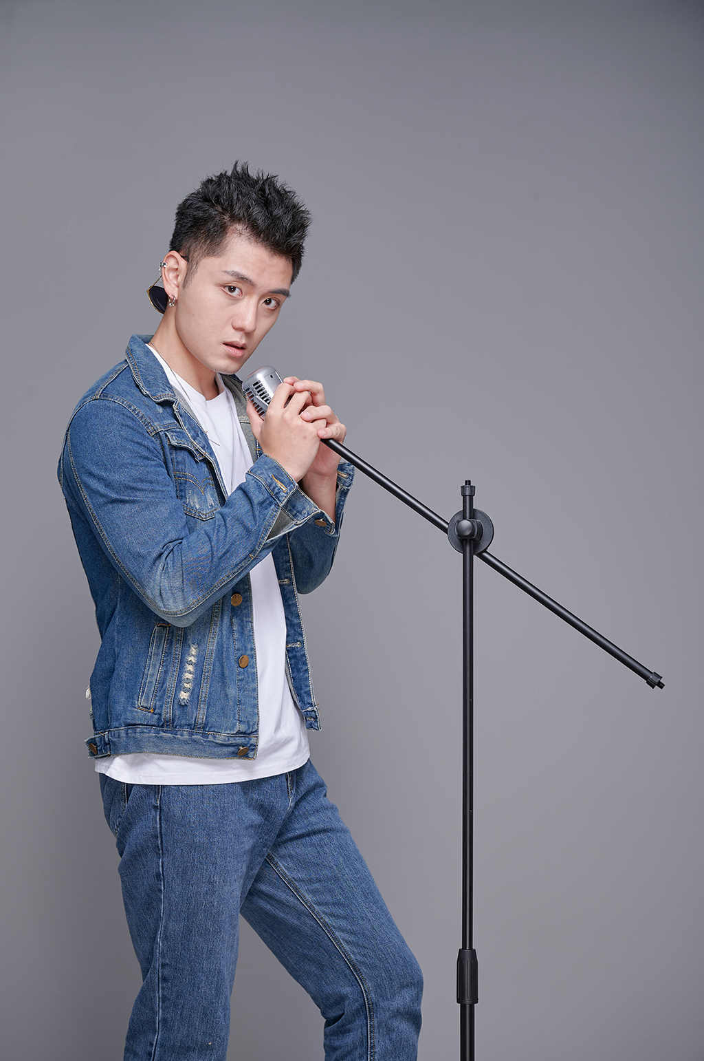 时尚音乐节朋克摇滚男青年演唱人物摄影图片素材