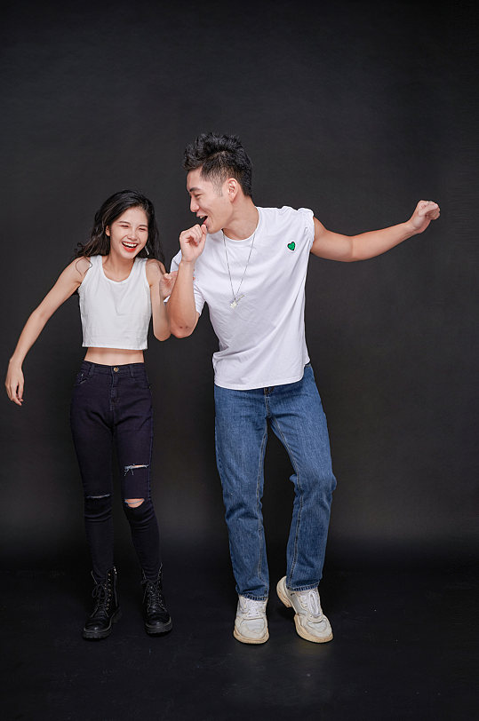 音乐节演唱会朋克摇滚情侣人物摄影图片