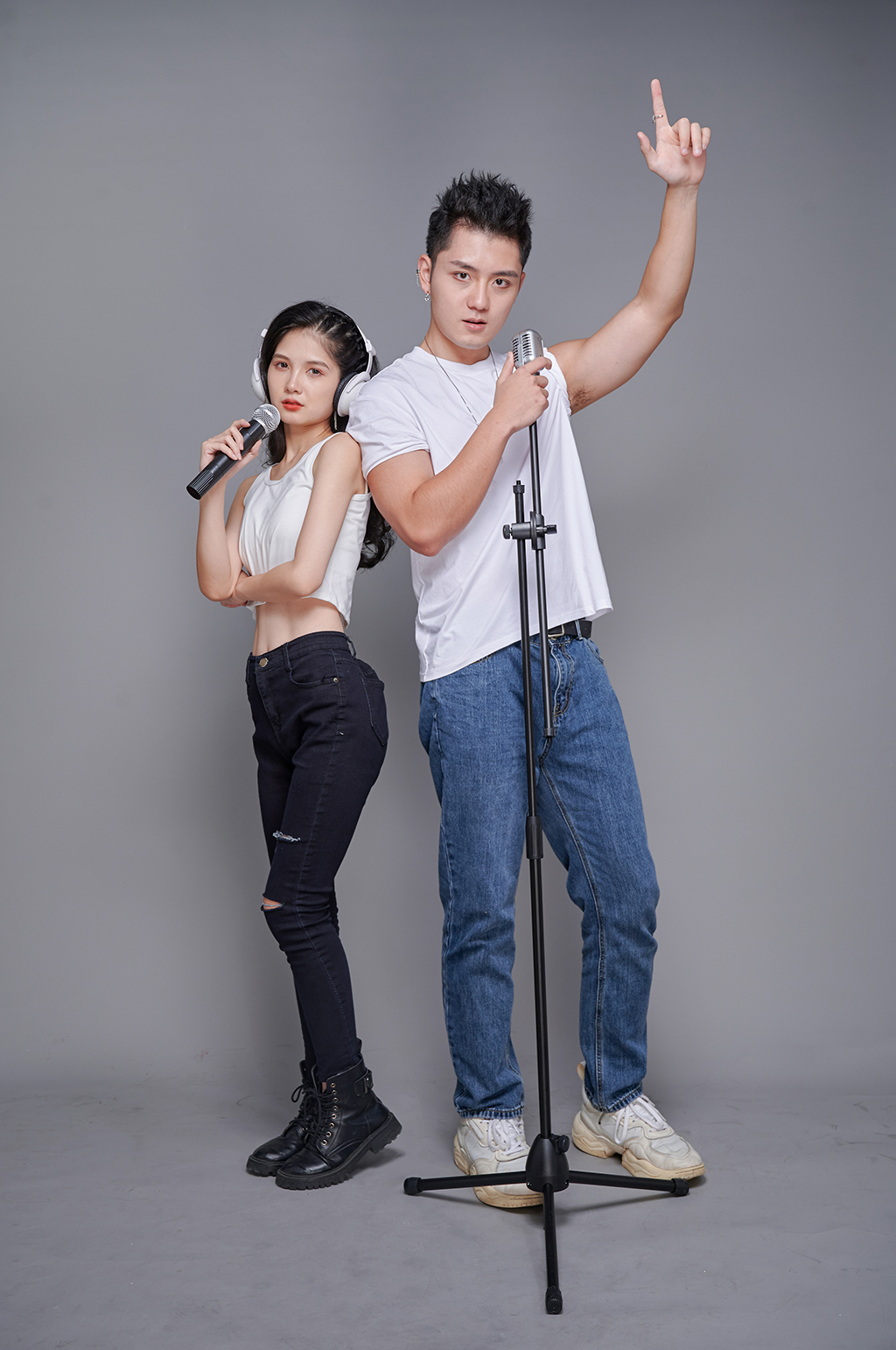 潮流音乐节朋克摇滚青年情侣人物摄影图片素材