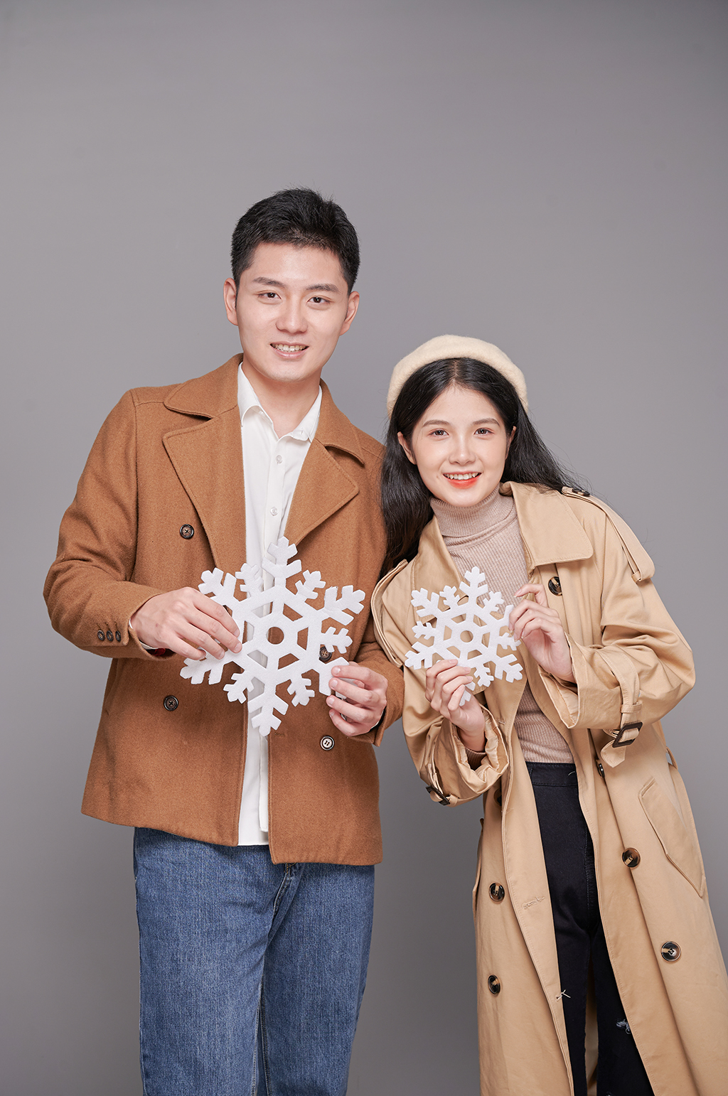 情人节冬季雪花甜蜜秋冬情侣人物摄影图片素材