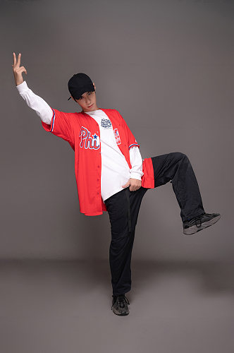 街头嘻哈炫酷青年街舞动作少年人物摄影图片