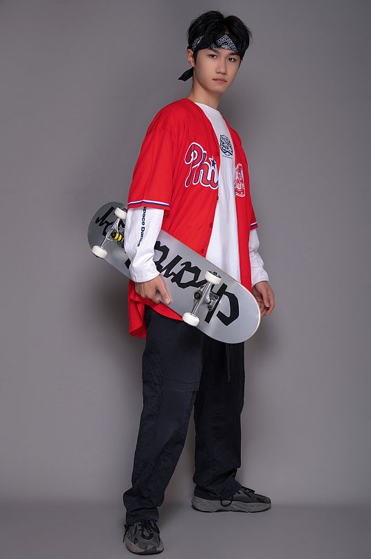 嘻哈潮流滑板运动青年街舞少年人物摄影图片