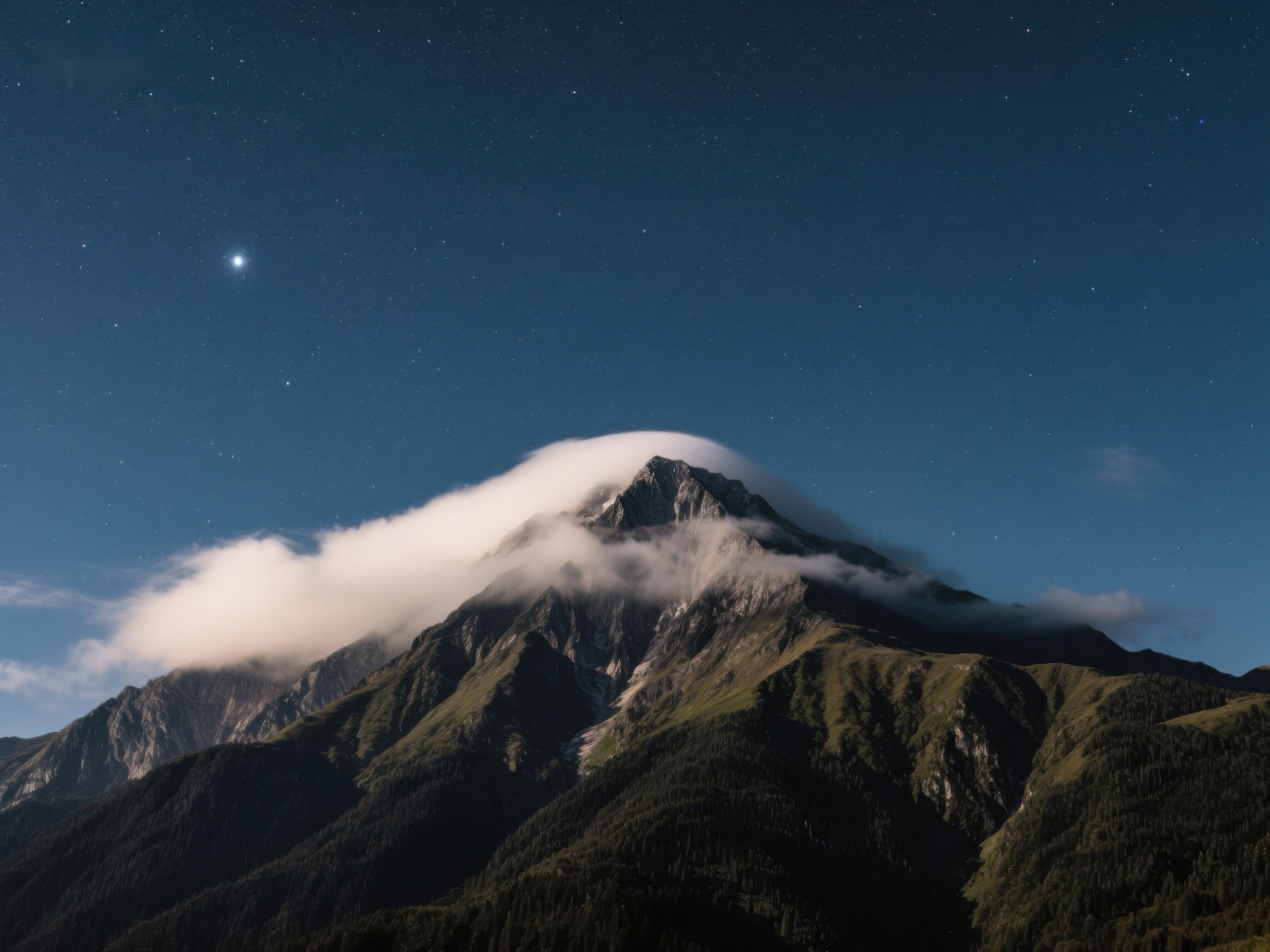 夜空下的云雾山峰素材