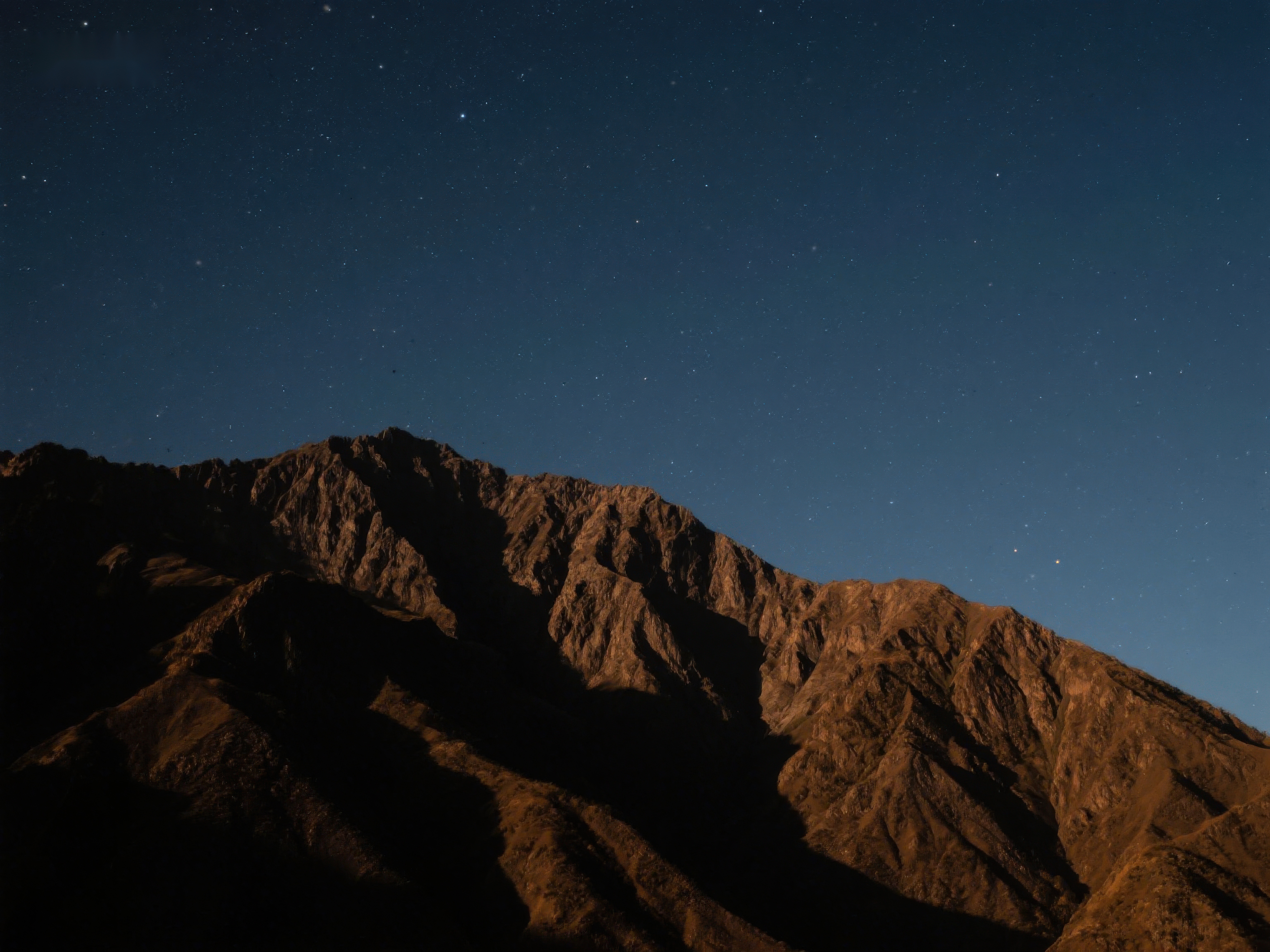 夜幕下的山脉剪影素材