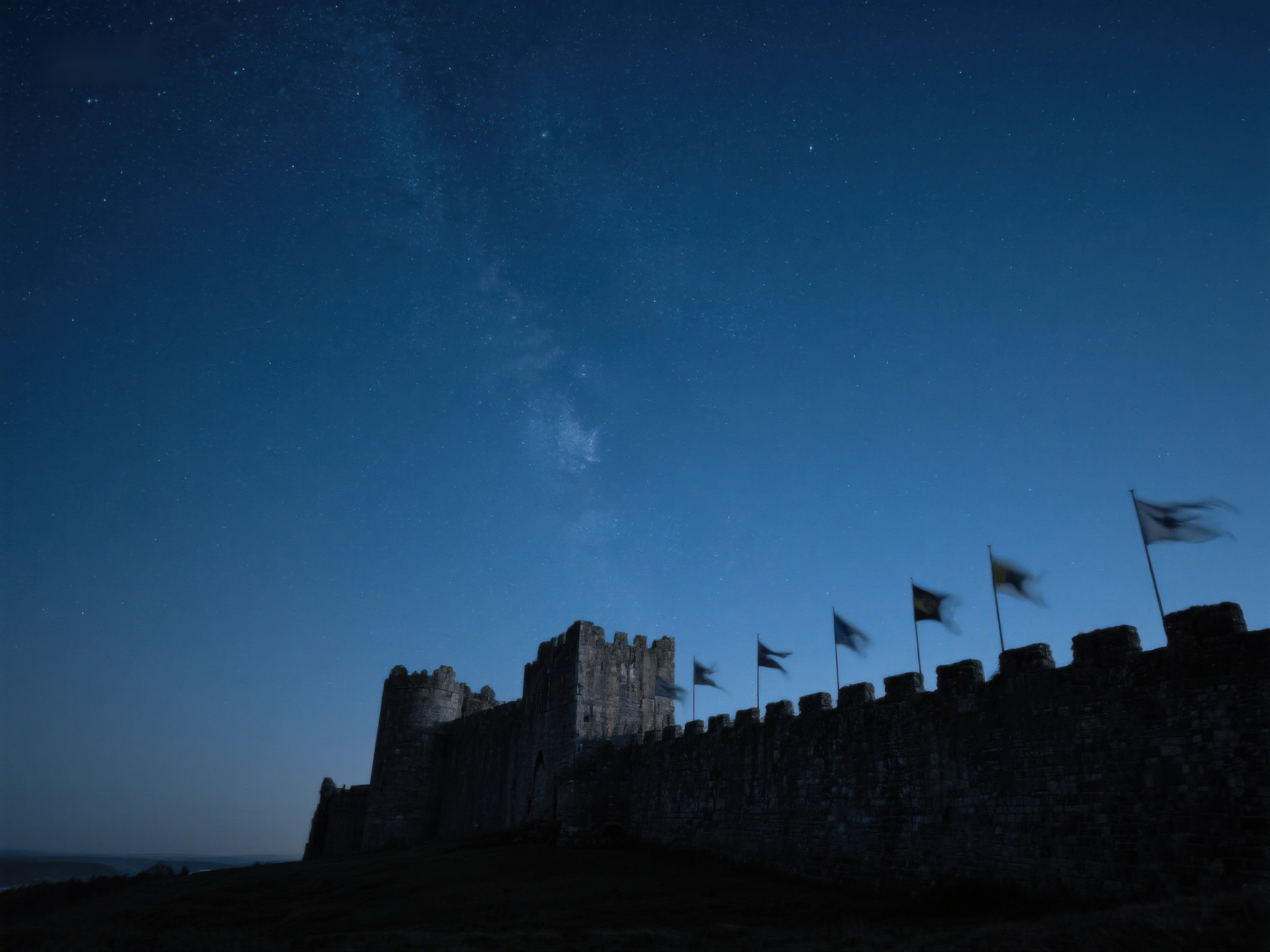 夜空下的古城堡剪影素材