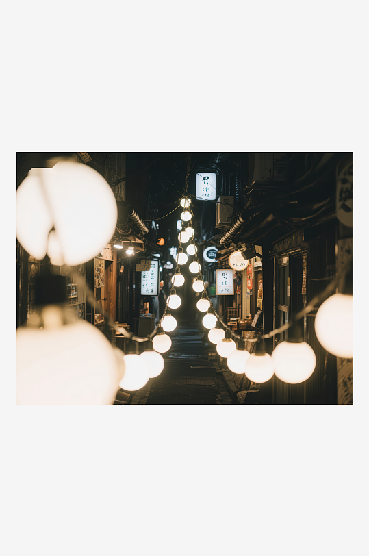 夜晚巷道的温暖灯光-众图网