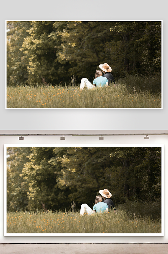 两人在草地上休憩-众图网