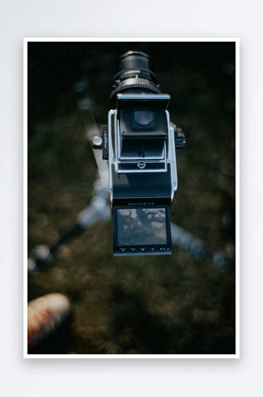 俯拍视角下的相机设备-众图网