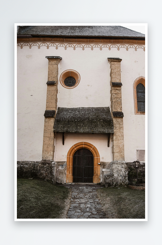 古朴教堂入口外观-众图网