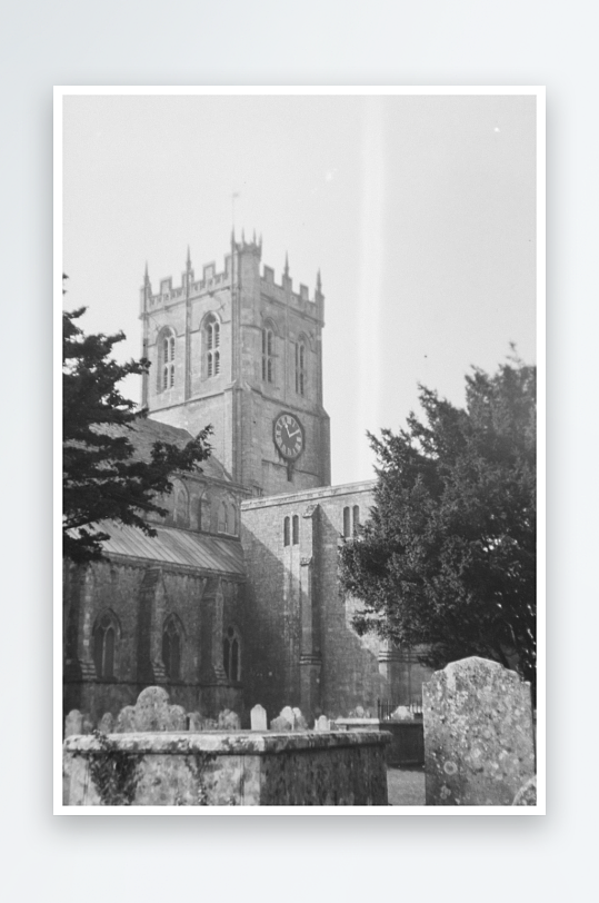 古老教堂与墓地黑白影像-众图网