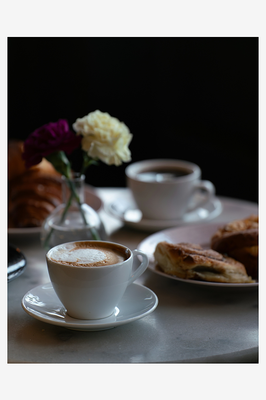 咖啡与糕点的静谧时光-众图网