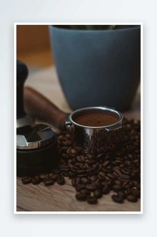 咖啡豆与研磨器具特写-众图网