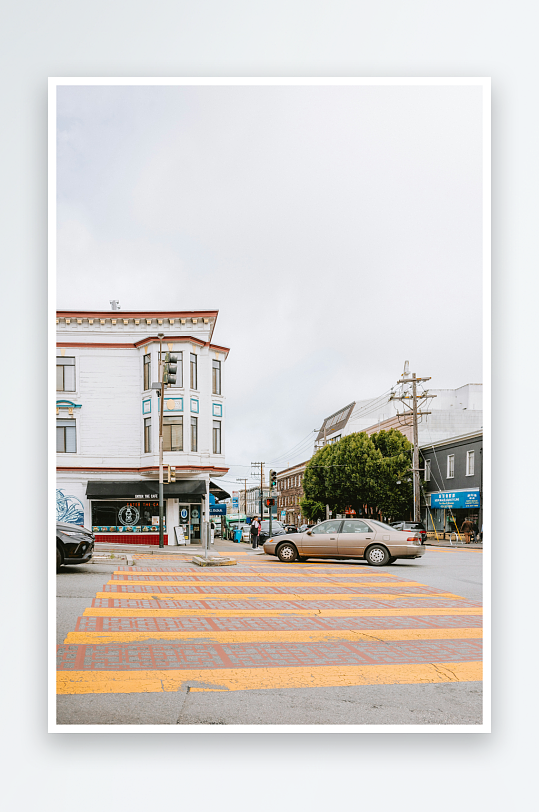 城市街道交叉口景象-众图网