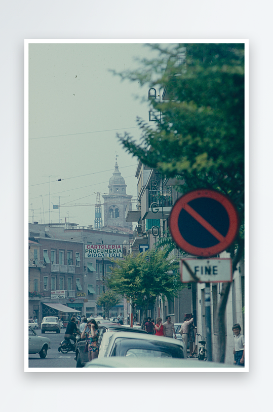 城市街道禁停标志与建筑-众图网