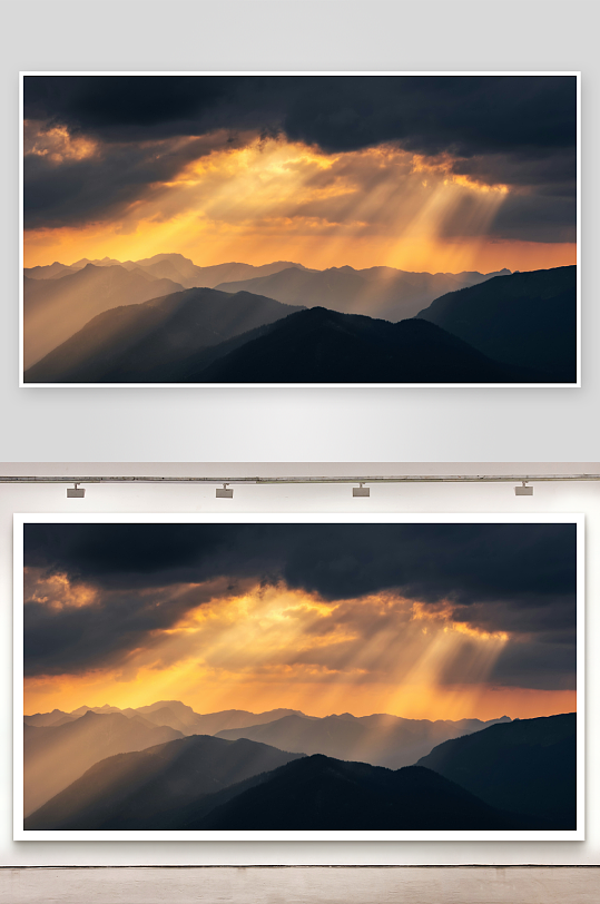 山峦间金色光束穿透云层-众图网