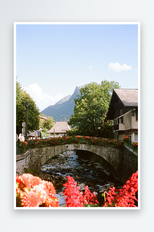 山间小镇石桥流水花景-众图网