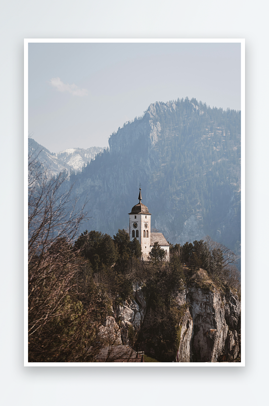 山间教堂与悬崖景观-众图网