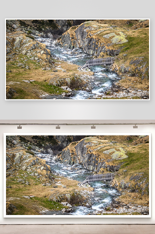 山间溪流与木桥景观-众图网