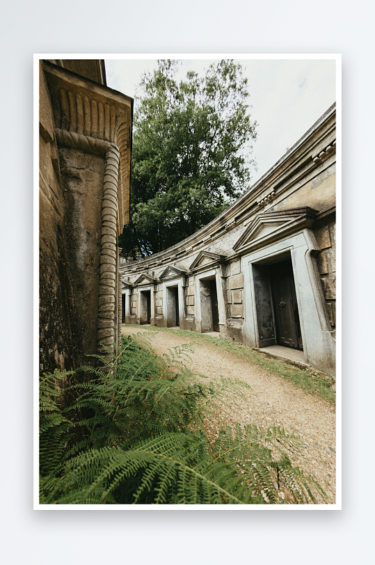 废弃石砌墓穴走廊-众图网