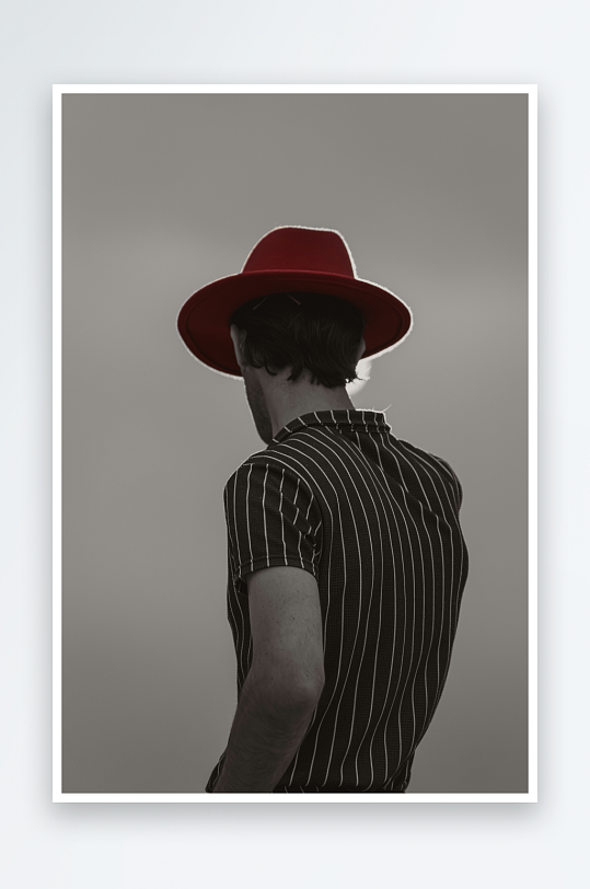 戴红帽的背影人物-众图网