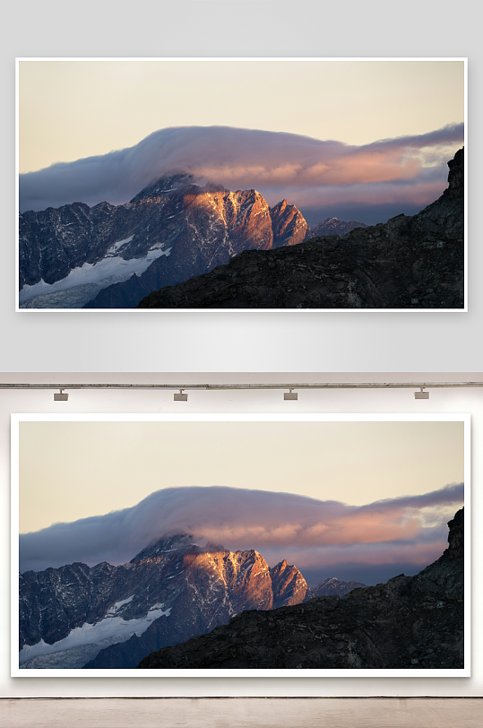 日出时分的雪山云海-众图网