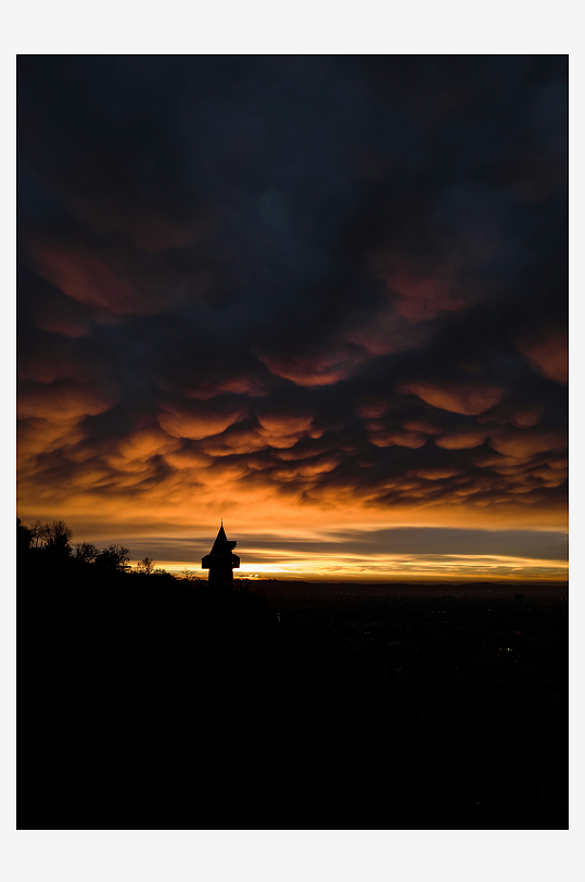 日落时分的云层与剪影-众图网